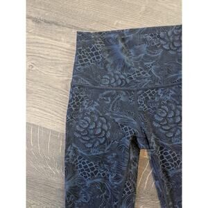 Lululemon Cropped Leggings Floral Paisley Print Sz 2 Black/Blue